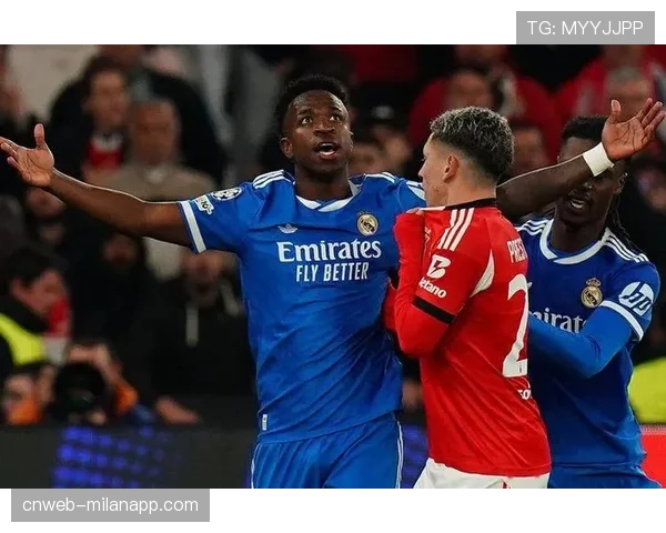 欧足联宣布就欧冠16强赛中的种族歧视事件，对某客队看台启动调查程序