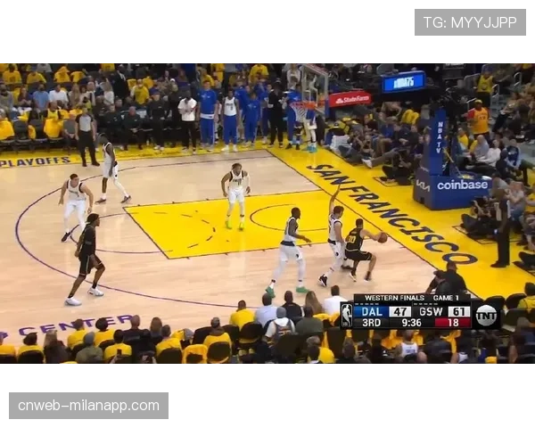 勇士对阵国王,库里半场超远压哨三分点燃大通中心 勇士对阵国王,库里半场超远压哨三分点燃大通中心